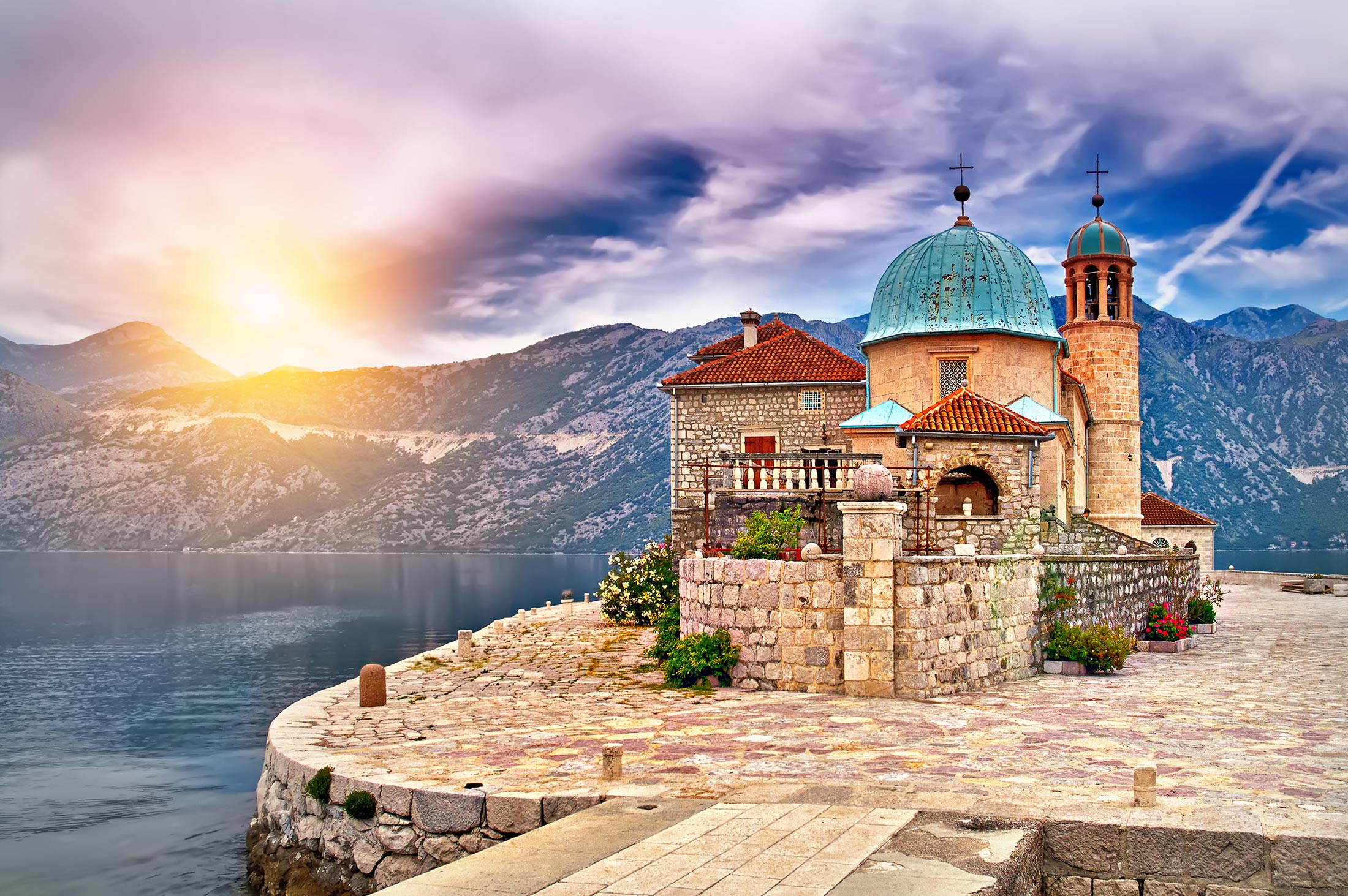 Castle-on-Island-on-the-lake-in-Montenegro